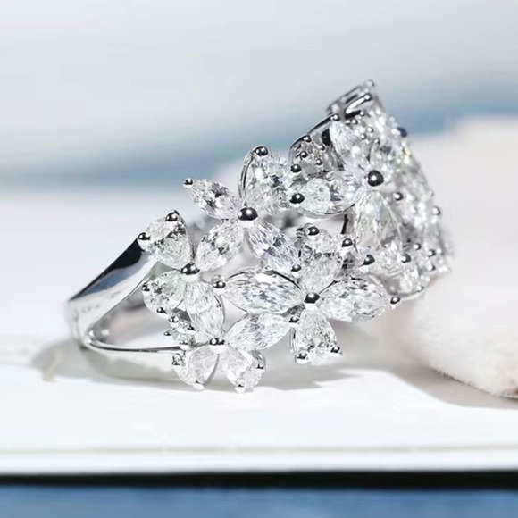 NEW Statement Rhinestone Stainless Steel Floral Ring - GORGEOUS - Picture 1 of 3